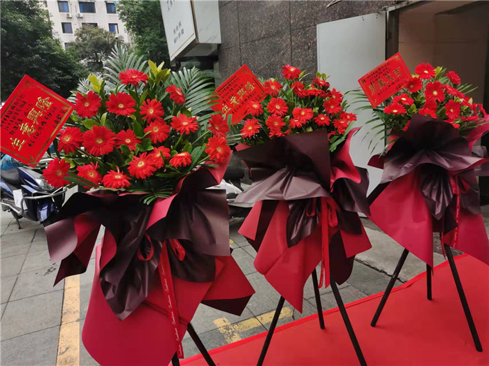 四川中青旅綿陽分社、綿陽市中旅假日旅行社、綿陽自來文化傳播有限公司24H自助售貨服務(wù)盛大開業(yè)