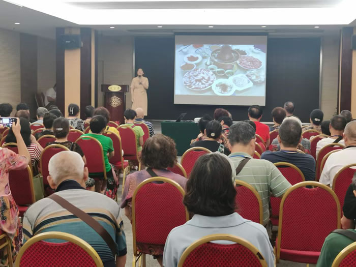 綿陽中旅行假日旅行社舉行胡楊林、南疆專列推薦會(huì)